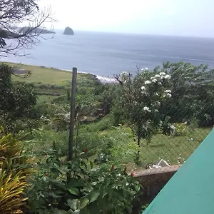 crystal-heights-guest-house.comcaribbean.com/